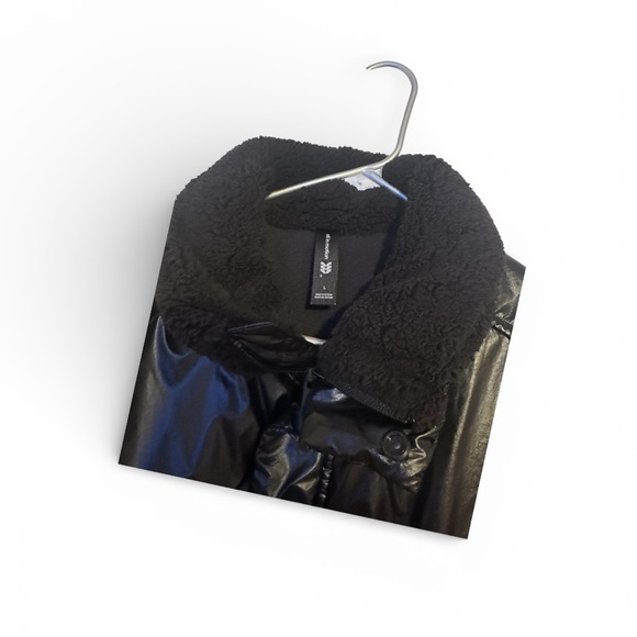 Women’s Black Puffer Jacket - Picture 3 of 4